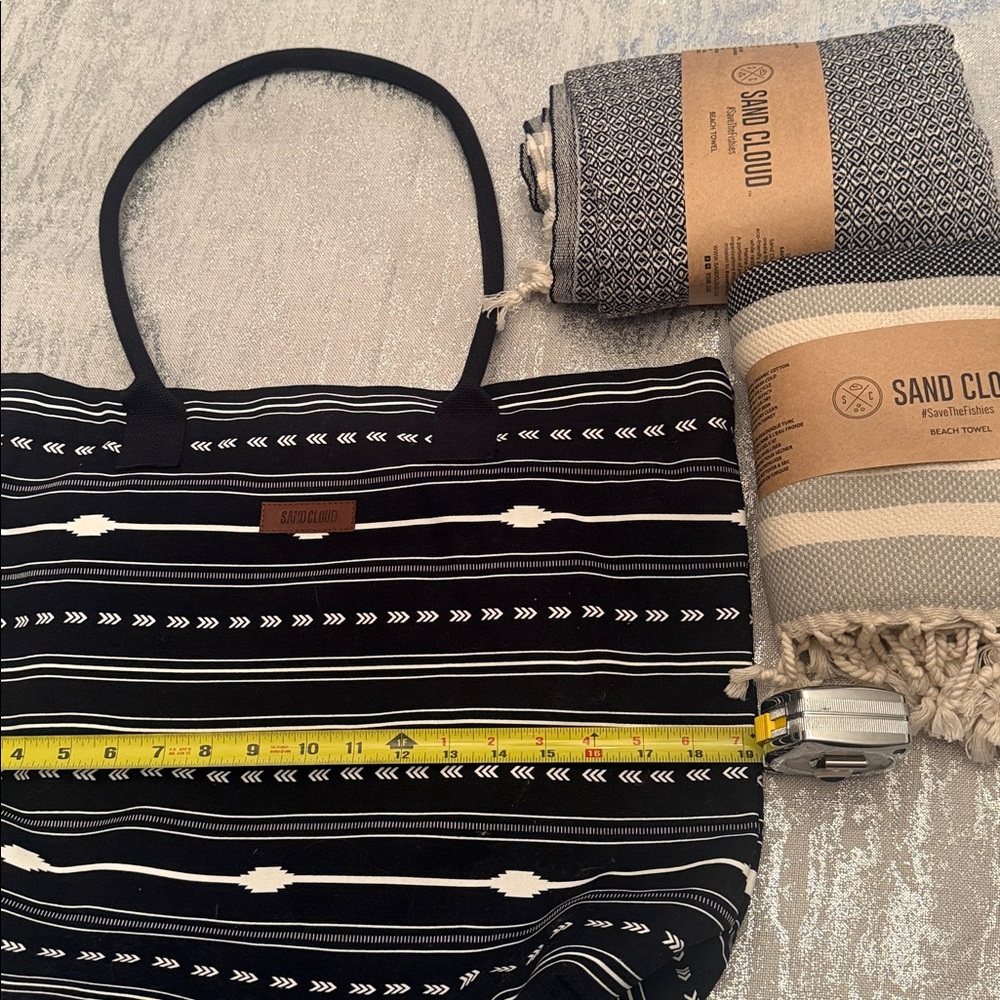 Sand Cloud Black and White Tote Bag and Blanket Set - Picture 4 of 4